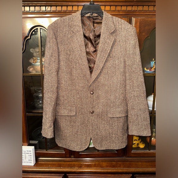 VTG BROWN HERRINGBONE 100% WOOL HARRIS TWEED SPORT COAT 40 R wood button jacket